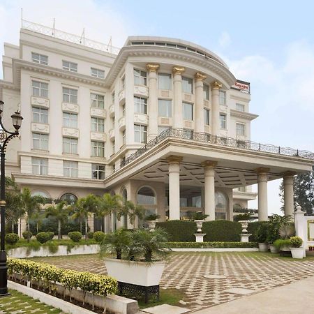 Ramada Plaza By Wyndham, Chandigarh Zirakpur Hotel Exterior photo