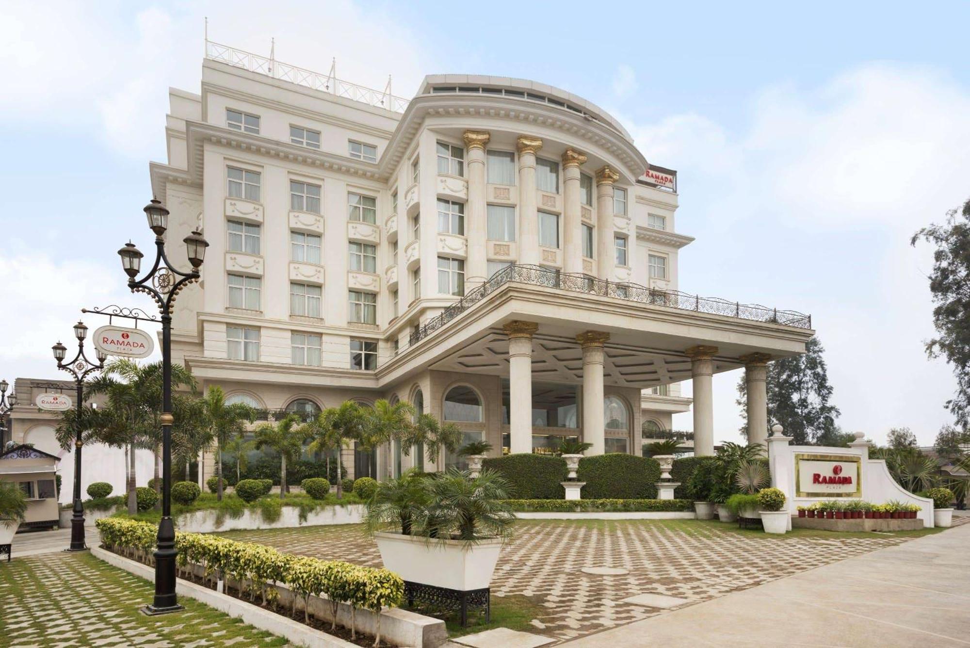 Ramada Plaza By Wyndham, Chandigarh Zirakpur Hotel Exterior photo