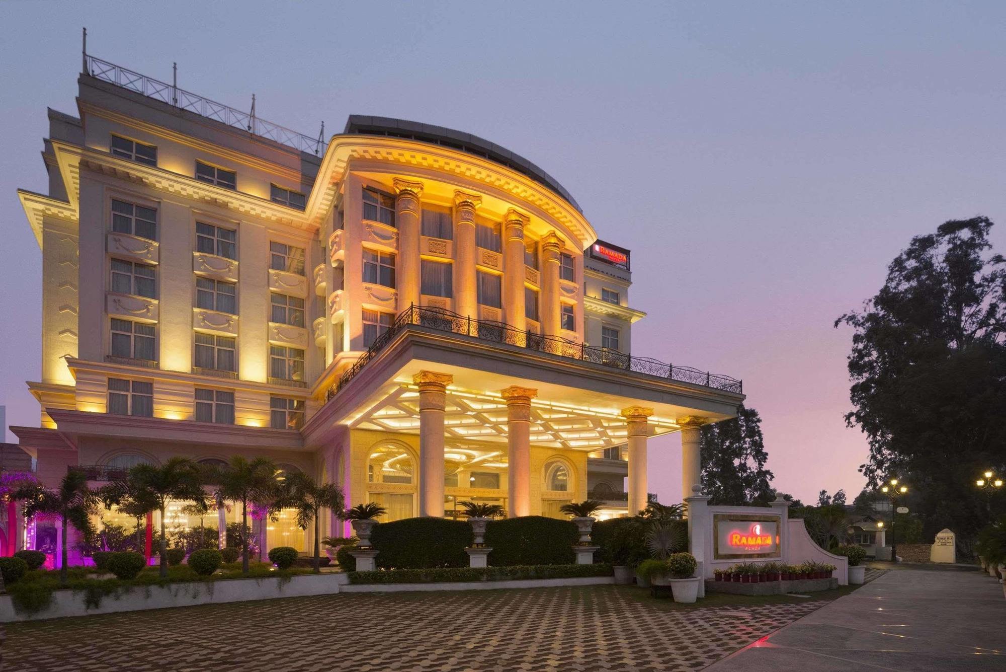 Ramada Plaza By Wyndham, Chandigarh Zirakpur Hotel Exterior photo